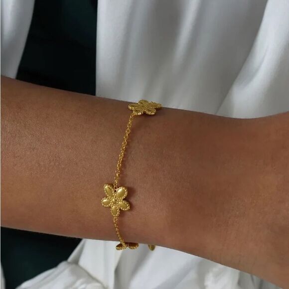 Gold Flower Bracelet A632 - Picture 2 of 3